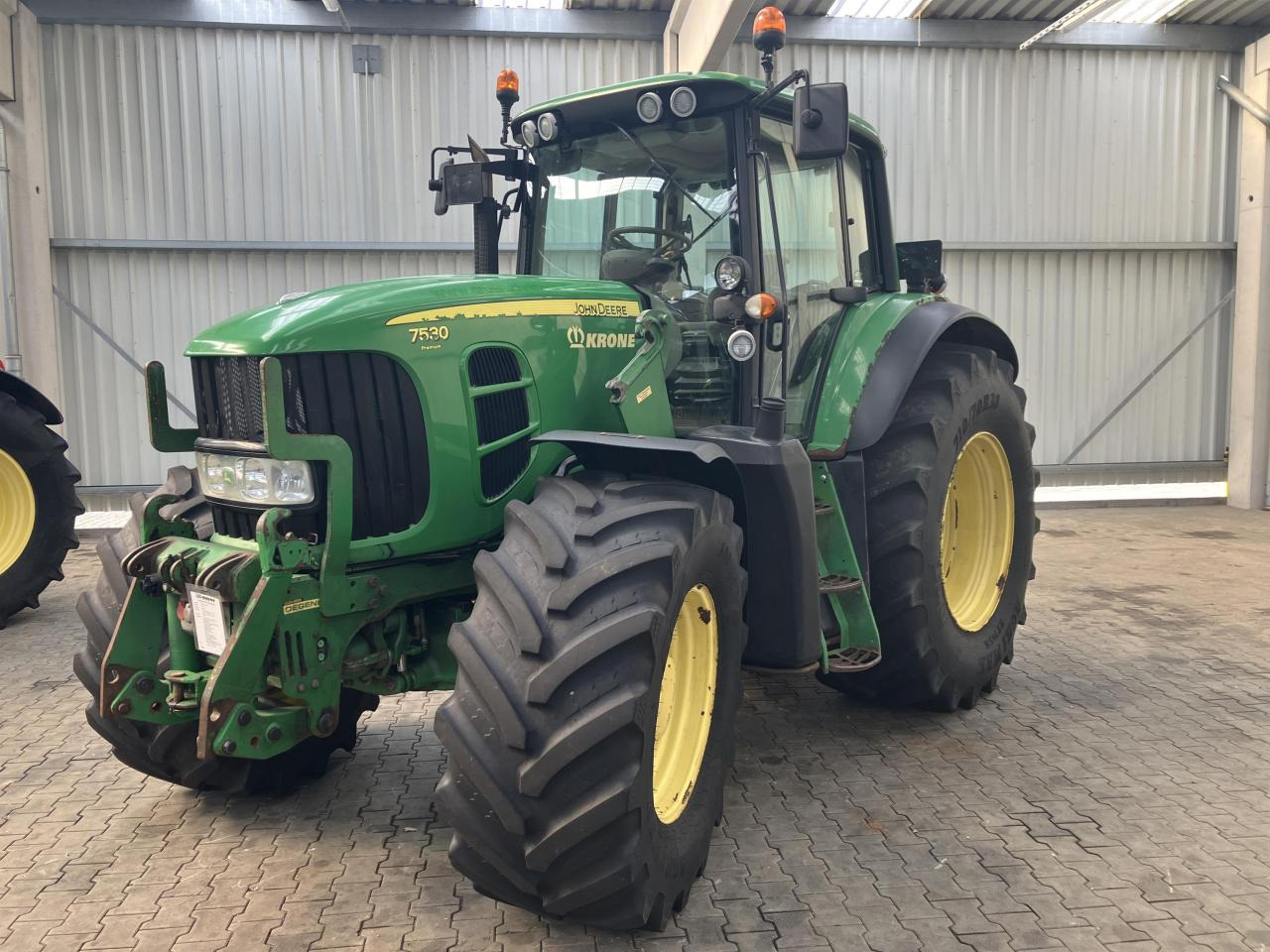 John Deere 7530 PREMIUM - Trattore: foto 1 John Deere 7530 PREMIUM - Trattore: foto 1