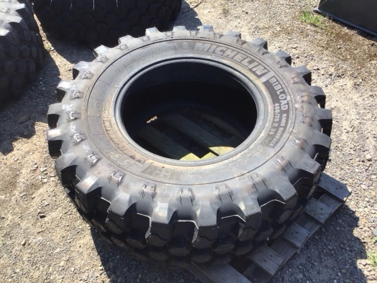 Michelin 460/70R24 - Pneumatico per Macchina agricola: foto 1 Michelin 460/70R24 - Pneumatico per Macchina agricola: foto 1