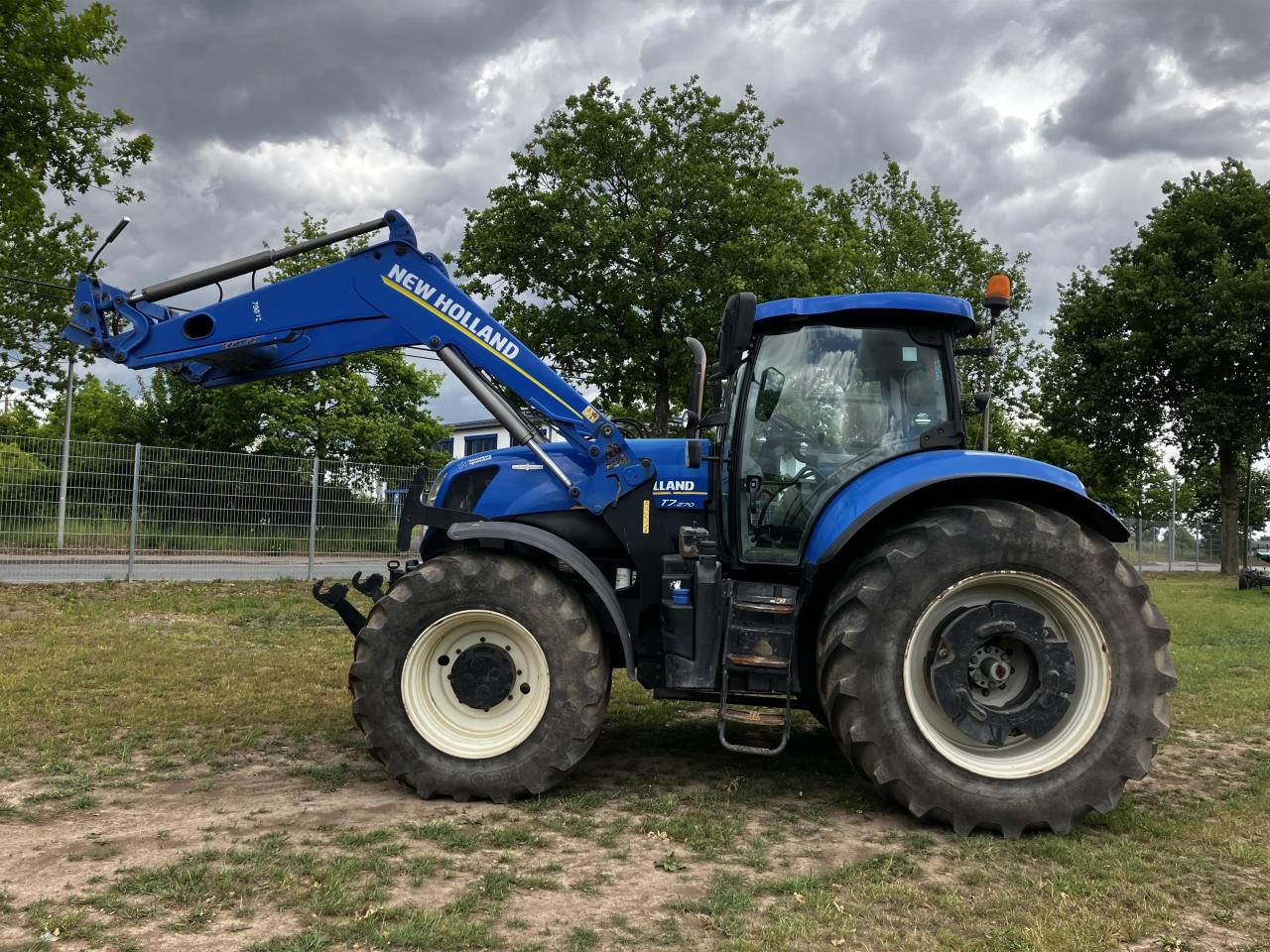 New Holland T7.270 - Trattore: foto 1 New Holland T7.270 - Trattore: foto 1