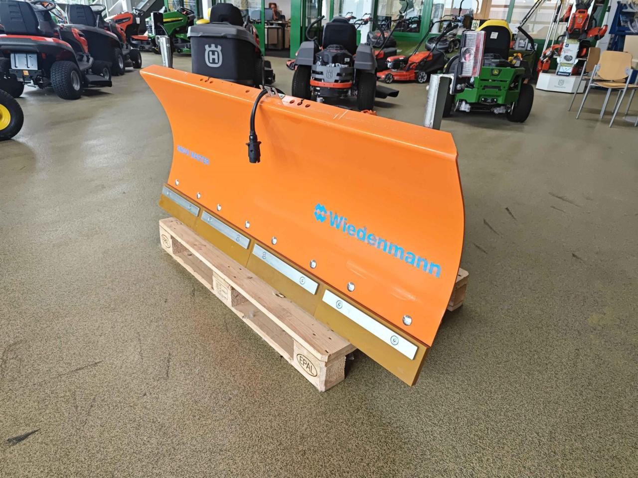 Wiedenmann Snow Master 3809 - Lama: foto 1 Wiedenmann Snow Master 3809 - Lama: foto 1