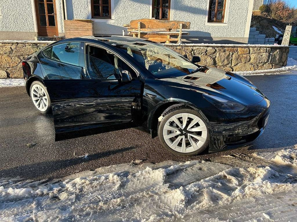 Tesla Model 3 Long Range - Autovettura: foto 2 Tesla Model 3 Long Range - Autovettura: foto 2