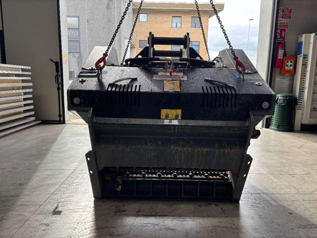 CM Crusher CBF 120 Crusher Bucket - USED - Benna per Macchina da cantiere: foto 2 CM Crusher CBF 120 Crusher Bucket - USED - Benna per Macchina da cantiere: foto 2