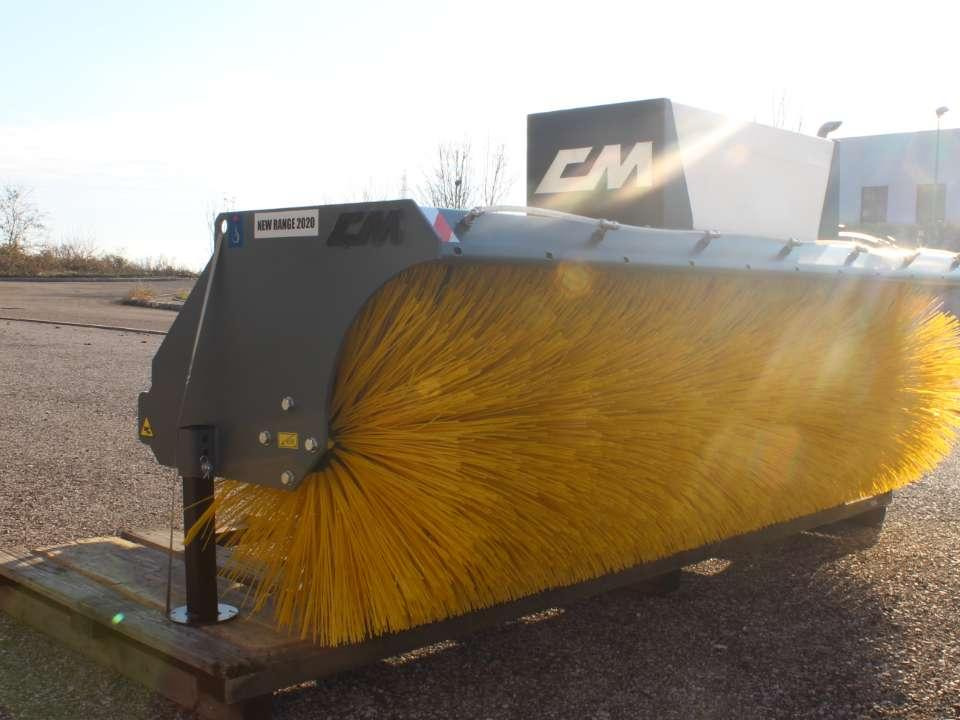 CM Crusher CSA 225 Angle Sweeper - Spazzola per Minipala: foto 1 CM Crusher CSA 225 Angle Sweeper - Spazzola per Minipala: foto 1