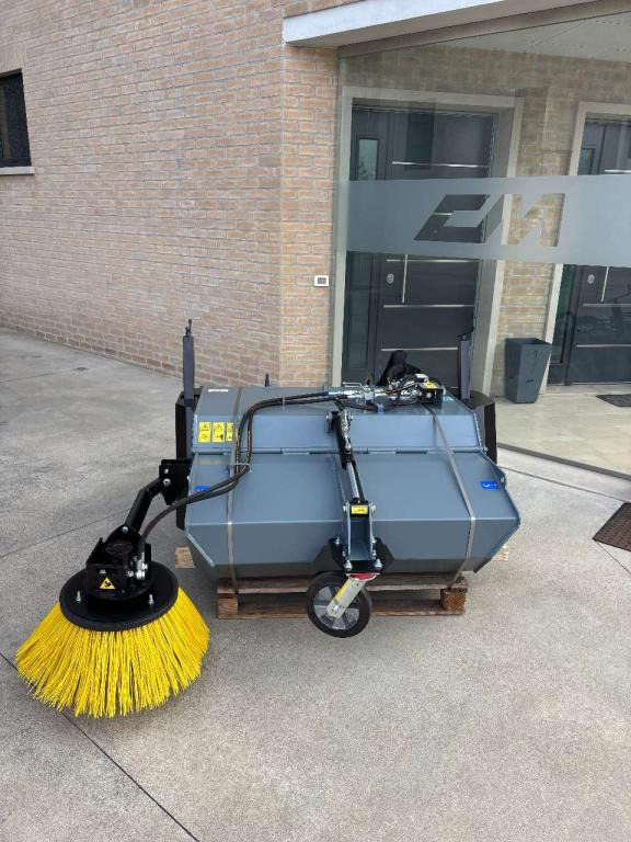 CM Crusher CSI 125 Sweeping Bucket - Spazzola per Minipala: foto 1 CM Crusher CSI 125 Sweeping Bucket - Spazzola per Minipala: foto 1