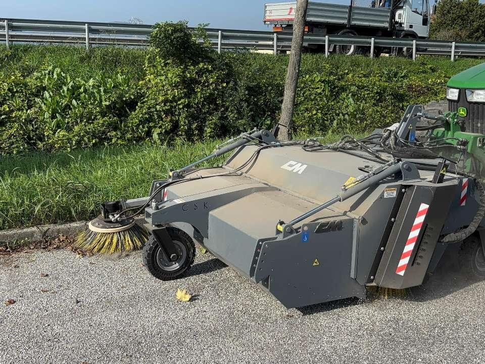 CM Crusher CSK 200 Sweeping Bucket - Spazzola per Minipala: foto 4 CM Crusher CSK 200 Sweeping Bucket - Spazzola per Minipala: foto 4