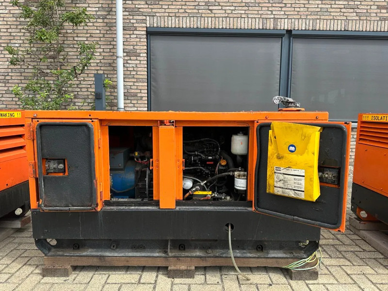 Atlas-Copco QAS 18 Yanmar Mecc Alte Spa 18 kVA Silent generatorset - Gruppo elettrogeno: foto 4 Atlas-Copco QAS 18 Yanmar Mecc Alte Spa 18 kVA Silent generatorset - Gruppo elettrogeno: foto 4