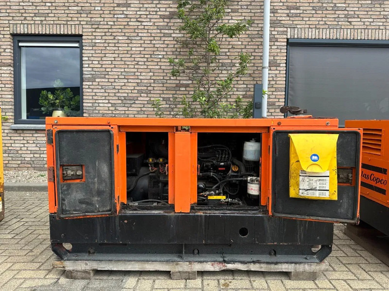 Atlas-Copco QAS 18 Yanmar Mecc Alte Spa 18 kVA Silent generatorset - Gruppo elettrogeno: foto 3 Atlas-Copco QAS 18 Yanmar Mecc Alte Spa 18 kVA Silent generatorset - Gruppo elettrogeno: foto 3