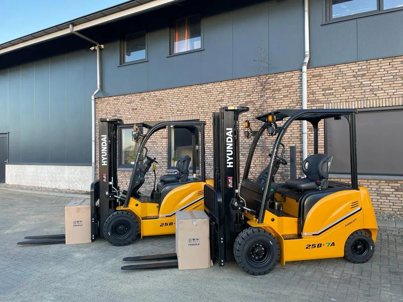 Hyundai 25B-7A 2.5 ton Triplex Freelift Sideshift Elektra Heftruck Nieuw - Carrello elevatore elettrico: foto 2 Hyundai 25B-7A 2.5 ton Triplex Freelift Sideshift Elektra Heftruck Nieuw - Carrello elevatore elettrico: foto 2