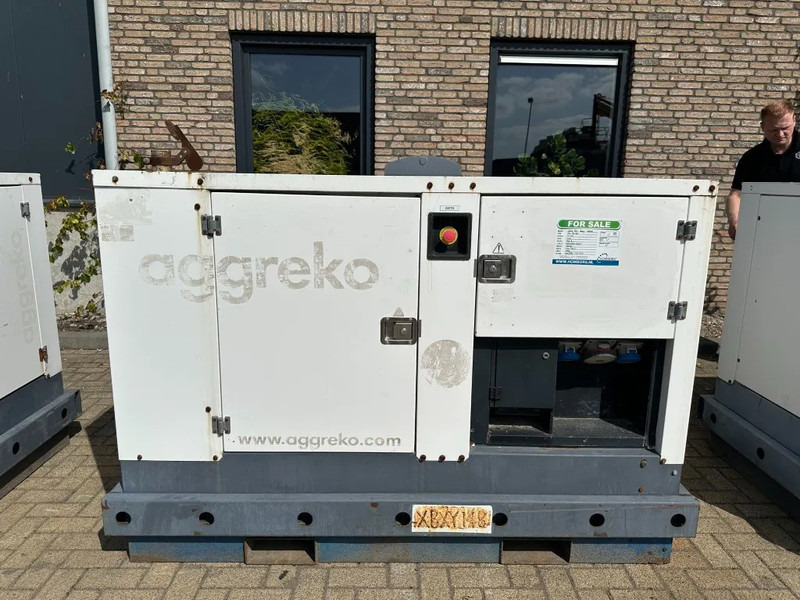 Iveco FPT F32 AM1A Leroy Somer 32 kVA Silent generatorset 129 hours ! - Gruppo elettrogeno: foto 1 Iveco FPT F32 AM1A Leroy Somer 32 kVA Silent generatorset 129 hours ! - Gruppo elettrogeno: foto 1