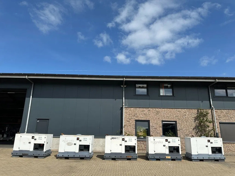 Iveco FPT F32 AM1A Leroy Somer 32 kVA Silent generatorset 129 hours ! - Gruppo elettrogeno: foto 2 Iveco FPT F32 AM1A Leroy Somer 32 kVA Silent generatorset 129 hours ! - Gruppo elettrogeno: foto 2