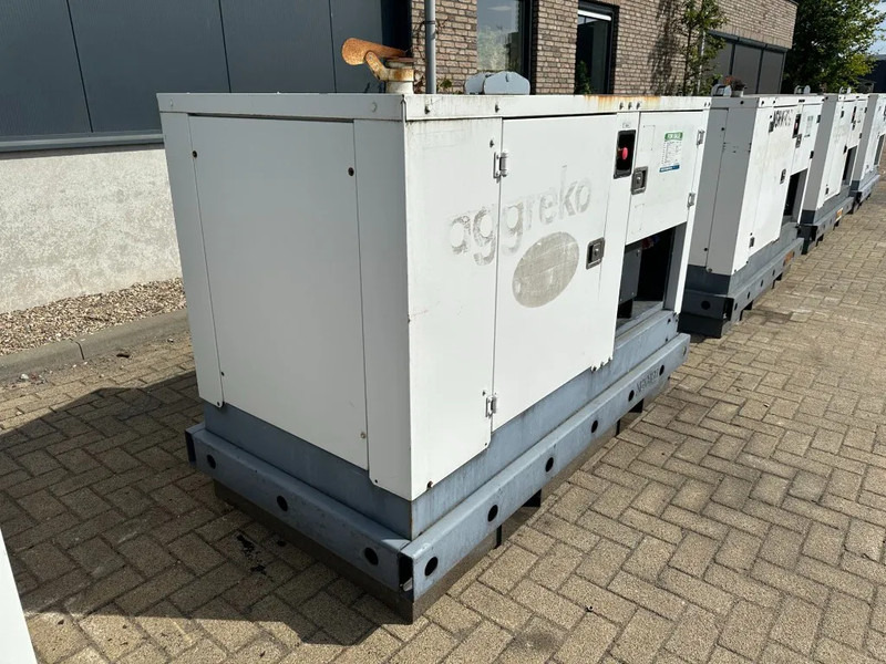Iveco FPT F32 AM1A Leroy Somer 32 kVA Silent generatorset 216 hours ! - Gruppo elettrogeno: foto 4 Iveco FPT F32 AM1A Leroy Somer 32 kVA Silent generatorset 216 hours ! - Gruppo elettrogeno: foto 4