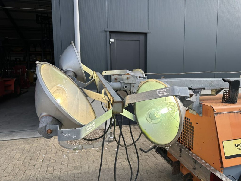 Kubota D905 Allmand Mobiele Lichtmast Aggregaat Light Tower 8.1 meter - Torre faro: foto 2 Kubota D905 Allmand Mobiele Lichtmast Aggregaat Light Tower 8.1 meter - Torre faro: foto 2