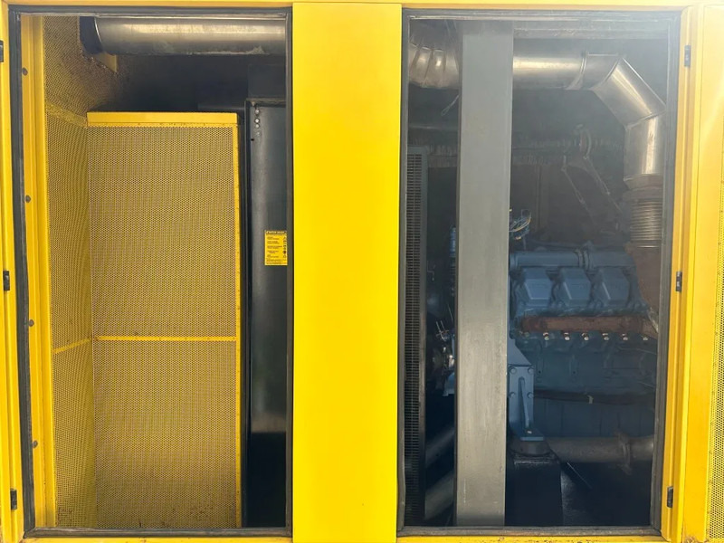 MTU 16V 2000 Leroy Somer 1125 kVA Silent generatorset - Gruppo elettrogeno: foto 4 MTU 16V 2000 Leroy Somer 1125 kVA Silent generatorset - Gruppo elettrogeno: foto 4