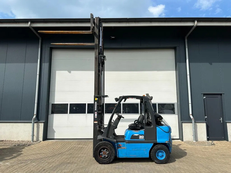 Nissan UGD02A30P0 3 ton Triplex Freelift LPG Heftruck - Carrello elevatore a gas: foto 2 Nissan UGD02A30P0 3 ton Triplex Freelift LPG Heftruck - Carrello elevatore a gas: foto 2