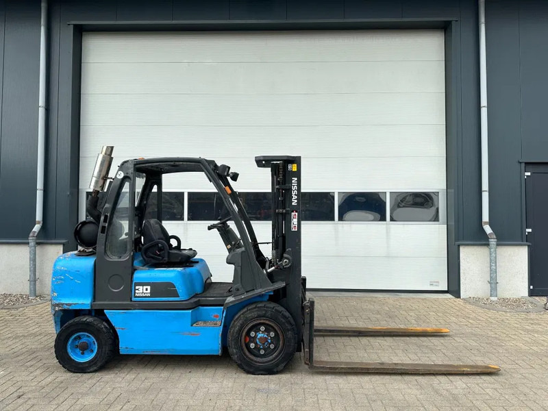 Nissan UGD02A30P0 3 ton Triplex Freelift LPG Heftruck - Carrello elevatore a gas: foto 3 Nissan UGD02A30P0 3 ton Triplex Freelift LPG Heftruck - Carrello elevatore a gas: foto 3