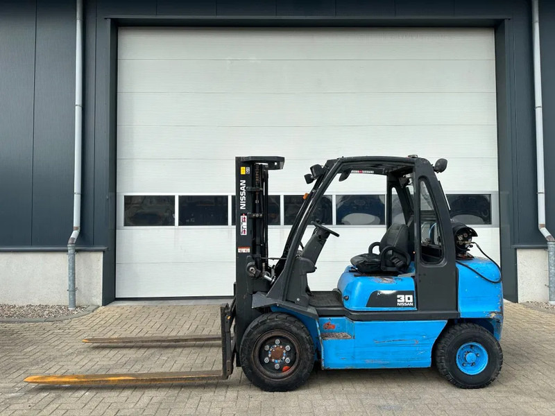 Nissan UGD02A30P0 3 ton Triplex Freelift LPG Heftruck - Carrello elevatore a gas: foto 1 Nissan UGD02A30P0 3 ton Triplex Freelift LPG Heftruck - Carrello elevatore a gas: foto 1