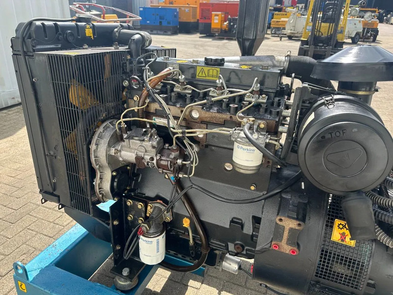 Perkins 1004-4 Marelli 42 kVA Noodstroom generatorset as New ! 141 hours ! Ex Emergency - Gruppo elettrogeno: foto 2 Perkins 1004-4 Marelli 42 kVA Noodstroom generatorset as New ! 141 hours ! Ex Emergency - Gruppo elettrogeno: foto 2