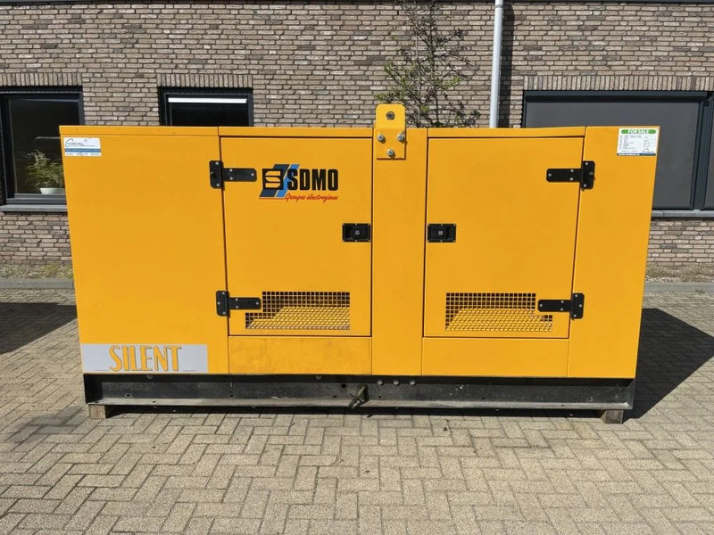 SDMO Cummins Leroy Somer 150 kVA silent - Gruppo elettrogeno: foto 2 SDMO Cummins Leroy Somer 150 kVA silent - Gruppo elettrogeno: foto 2