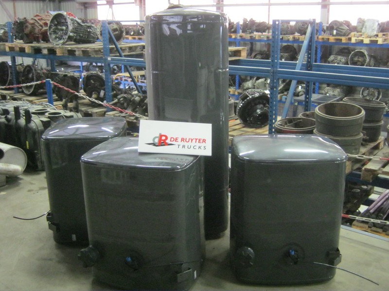 DAF Brandstoftanks voor CF en XF (staal) - Serbatoio carburante per Camion: foto 2 DAF Brandstoftanks voor CF en XF (staal) - Serbatoio carburante per Camion: foto 2