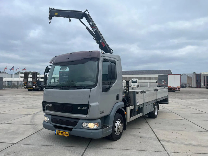 DAF LF 45 FA - Camion con gru: foto 1 DAF LF 45 FA - Camion con gru: foto 1