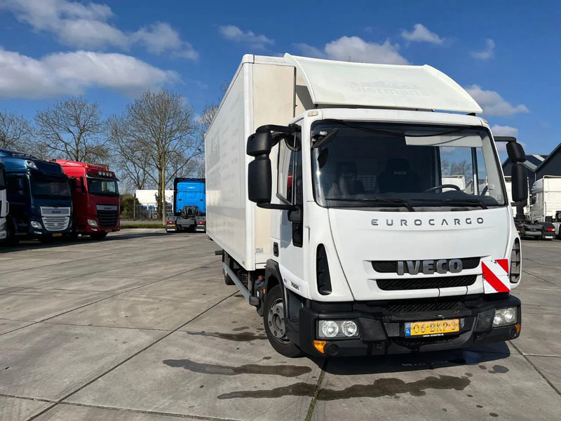 Iveco EuroCargo 75 E21 MANUAL - Autocarro furgonato: foto 2 Iveco EuroCargo 75 E21 MANUAL - Autocarro furgonato: foto 2