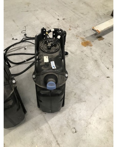 Mercedes-Benz Ad-blue tank met vlotter en steun - Serbatoio per AdBlue per Camion: foto 3 Mercedes-Benz Ad-blue tank met vlotter en steun - Serbatoio per AdBlue per Camion: foto 3