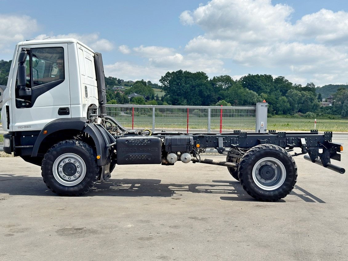 Iveco EUROCARGO 110-250* PLATFORM 4,60 m* 4x4 - Autocarro telaio: foto 3 Iveco EUROCARGO 110-250* PLATFORM 4,60 m* 4x4 - Autocarro telaio: foto 3
