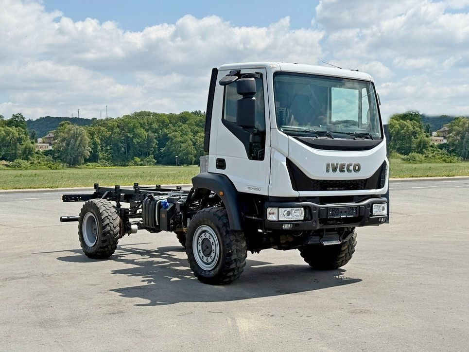 Iveco EUROCARGO 110-250* PLATFORM 4,60 m* 4x4 - Autocarro telaio: foto 2 Iveco EUROCARGO 110-250* PLATFORM 4,60 m* 4x4 - Autocarro telaio: foto 2