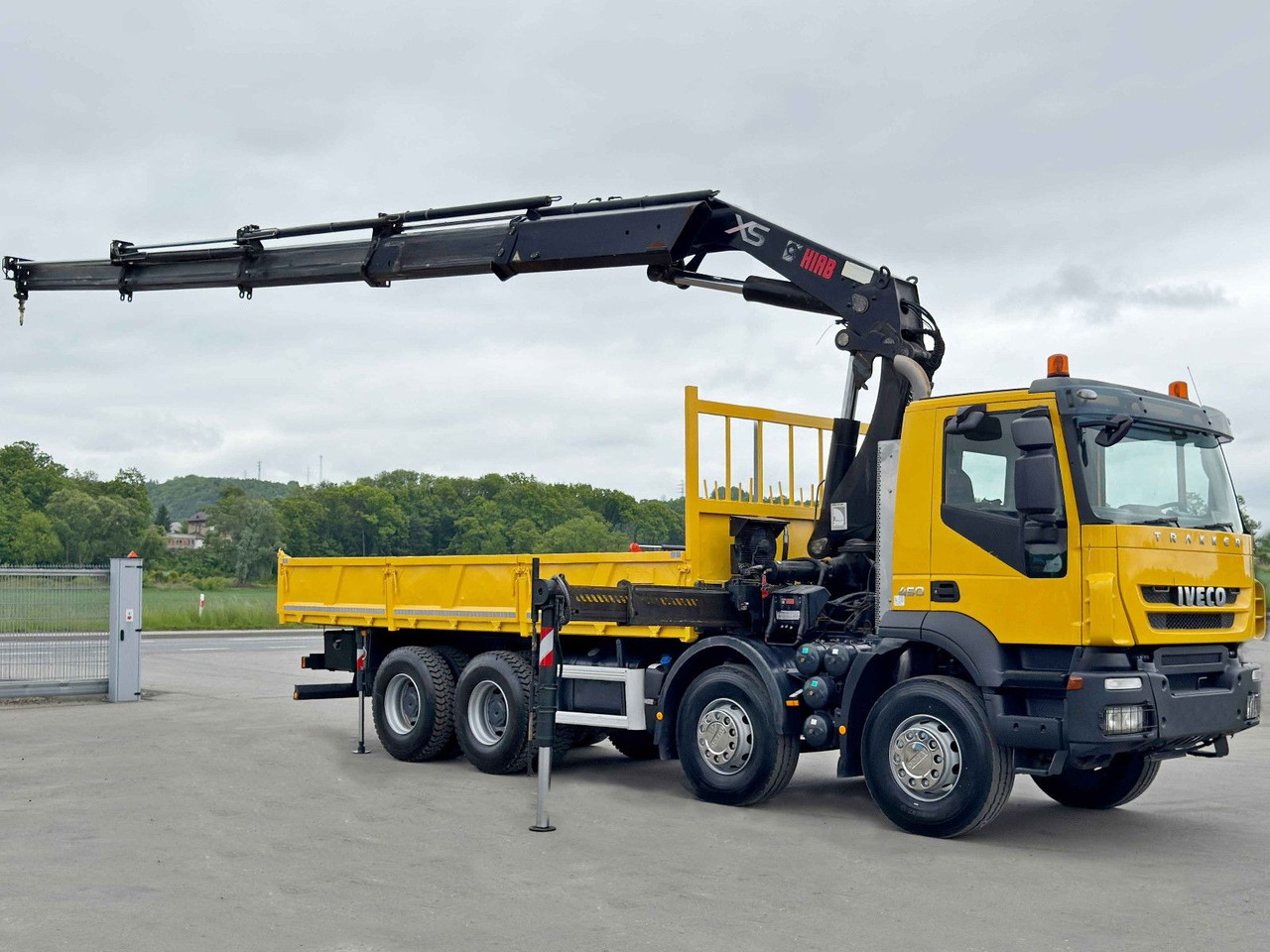 Iveco TRAKKER 450* HIAB 377 EP-4 HIPRO/FUNK/ 8x4 - Camion con gru: foto 2 Iveco TRAKKER 450* HIAB 377 EP-4 HIPRO/FUNK/ 8x4 - Camion con gru: foto 2