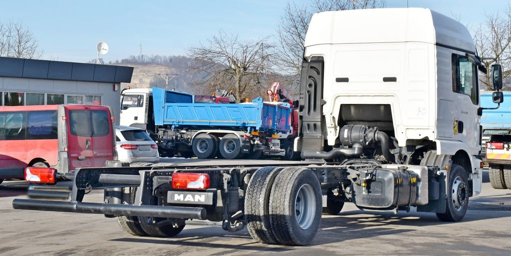 MAN TGM 12.290* FAHRGESTELL 6,30 m * TOPZUSTAND - Autocarro telaio: foto 3 MAN TGM 12.290* FAHRGESTELL 6,30 m * TOPZUSTAND - Autocarro telaio: foto 3