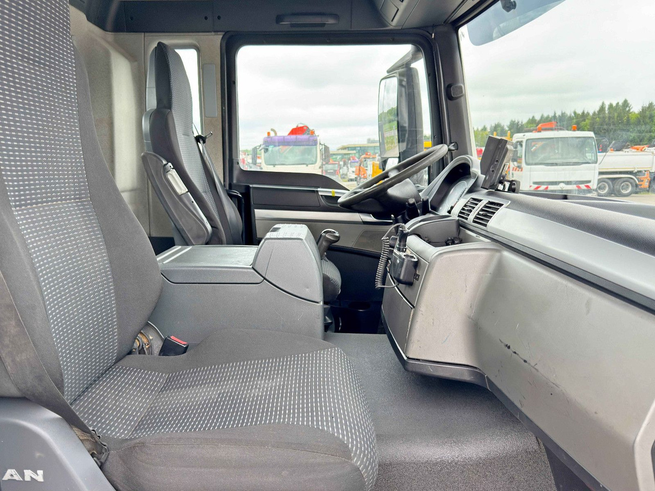 Autocarro ribaltabile, Camion con gru MAN TGS 18.320 * KIPPER 4,95m + BORDMATIC*TOPZUSTAND: foto 12 Autocarro ribaltabile, Camion con gru MAN TGS 18.320 * KIPPER 4,95m + BORDMATIC*TOPZUSTAND: foto 12