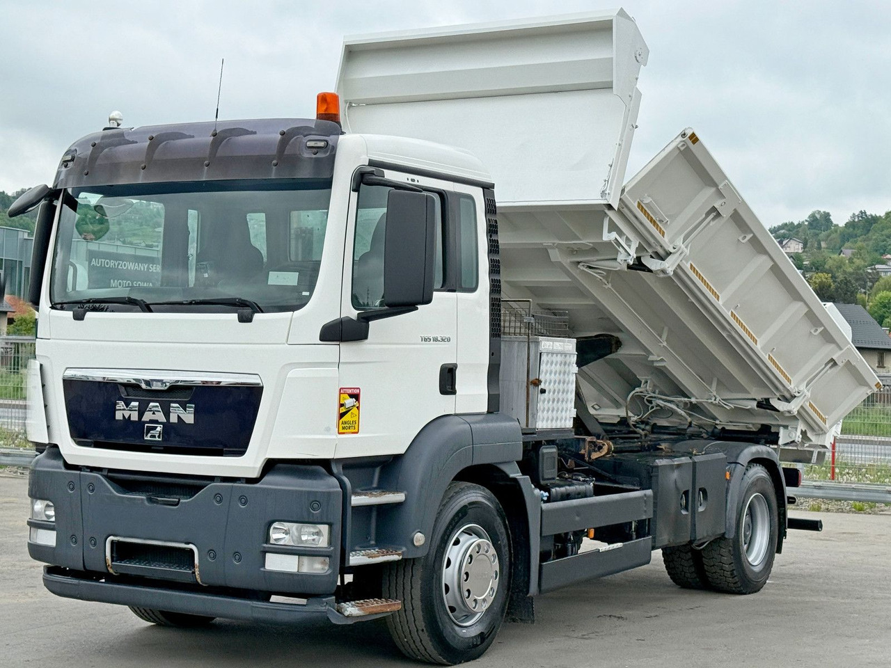 MAN TGS 18.320 * KIPPER 4,95m + BORDMATIC*TOPZUSTAND - Autocarro ribaltabile, Camion con gru: foto 3 MAN TGS 18.320 * KIPPER 4,95m + BORDMATIC*TOPZUSTAND - Autocarro ribaltabile, Camion con gru: foto 3