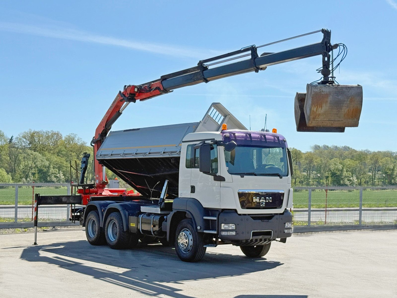 MAN TGS 33.360*KIPPER 4,95 m *PK 15002 * 6x4 - Camion con gru: foto 2 MAN TGS 33.360*KIPPER 4,95 m *PK 15002 * 6x4 - Camion con gru: foto 2