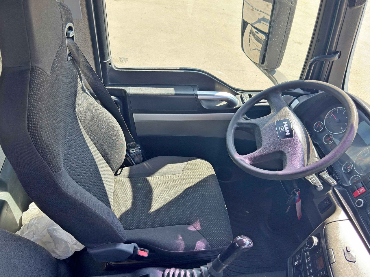 Camion con gru MAN TGS 35.440* KIPPER 6,00m * HMF 4220 K6/FUNK* 8x4: foto 13 Camion con gru MAN TGS 35.440* KIPPER 6,00m * HMF 4220 K6/FUNK* 8x4: foto 13