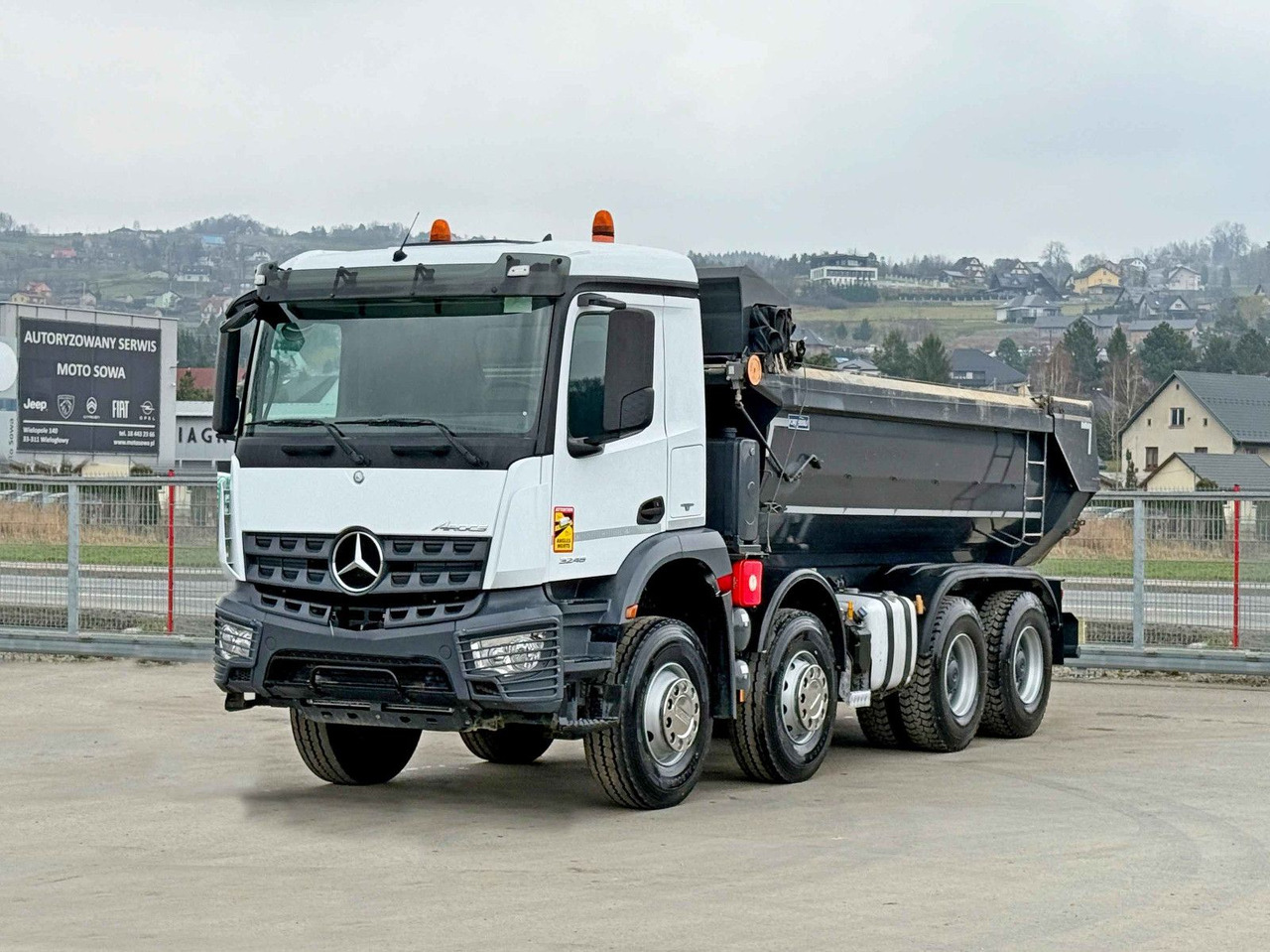 Mercedes-Benz AROCS 3246* KIPPER / 8x4 * TOPZUSTAND - Autocarro ribaltabile: foto 1 Mercedes-Benz AROCS 3246* KIPPER / 8x4 * TOPZUSTAND - Autocarro ribaltabile: foto 1