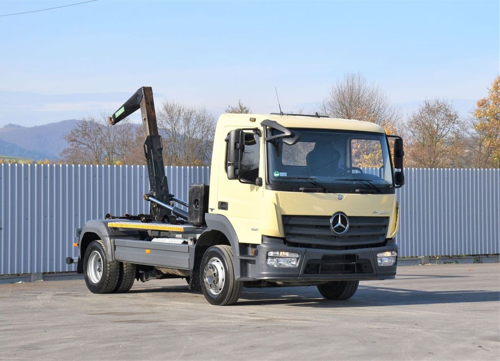 Mercedes-Benz ATEGO 1221 * ABROLLKIPPER * TOPZUSTAND Mercedes-Benz ATEGO 1221 * ABROLLKIPPER * TOPZUSTAND - Autocarro scarrabile, Camion con gru: foto 1 Mercedes-Benz ATEGO 1221 * ABROLLKIPPER * TOPZUSTAND Mercedes-Benz ATEGO 1221 * ABROLLKIPPER * TOPZUSTAND - Autocarro scarrabile, Camion con gru: foto 1