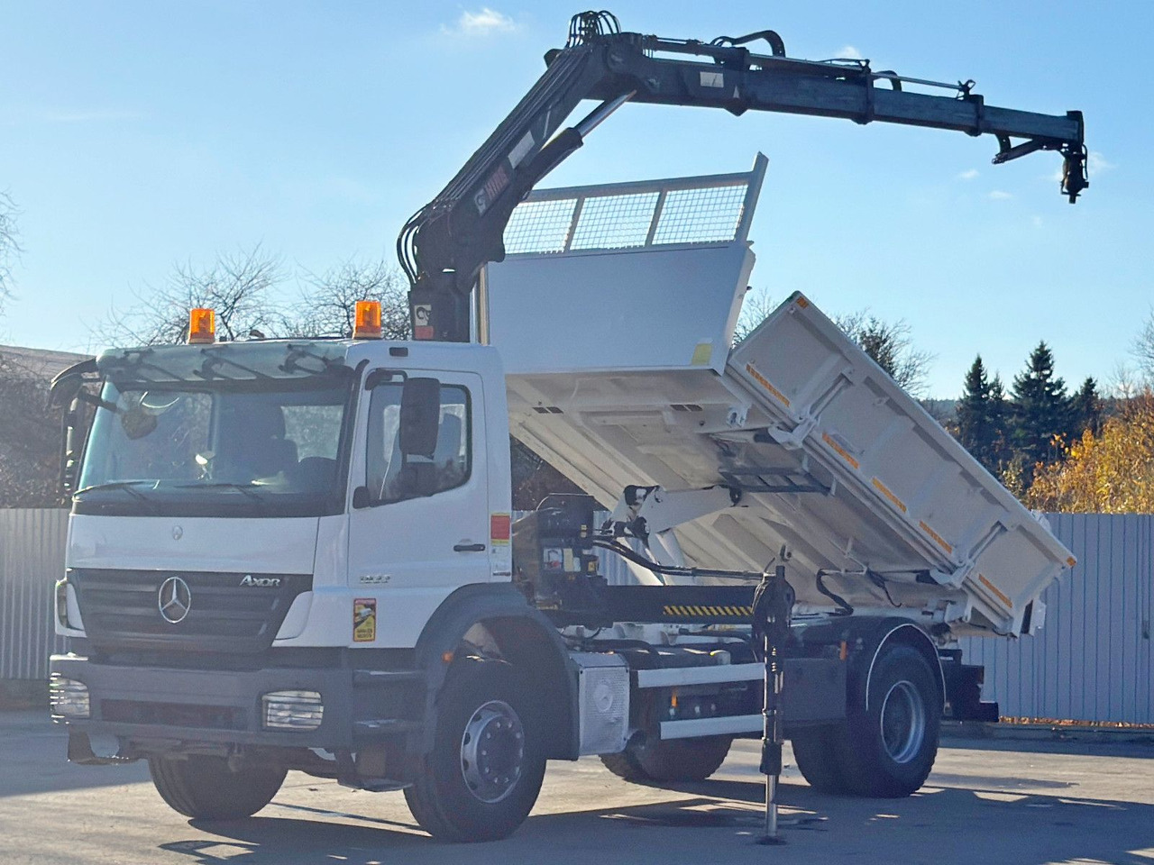Mercedes-Benz AXOR 1833 * HIAB 144 B - 3 HIDUO + FUNK * TOP - Autocarro ribaltabile, Camion con gru: foto 3 Mercedes-Benz AXOR 1833 * HIAB 144 B - 3 HIDUO + FUNK * TOP - Autocarro ribaltabile, Camion con gru: foto 3