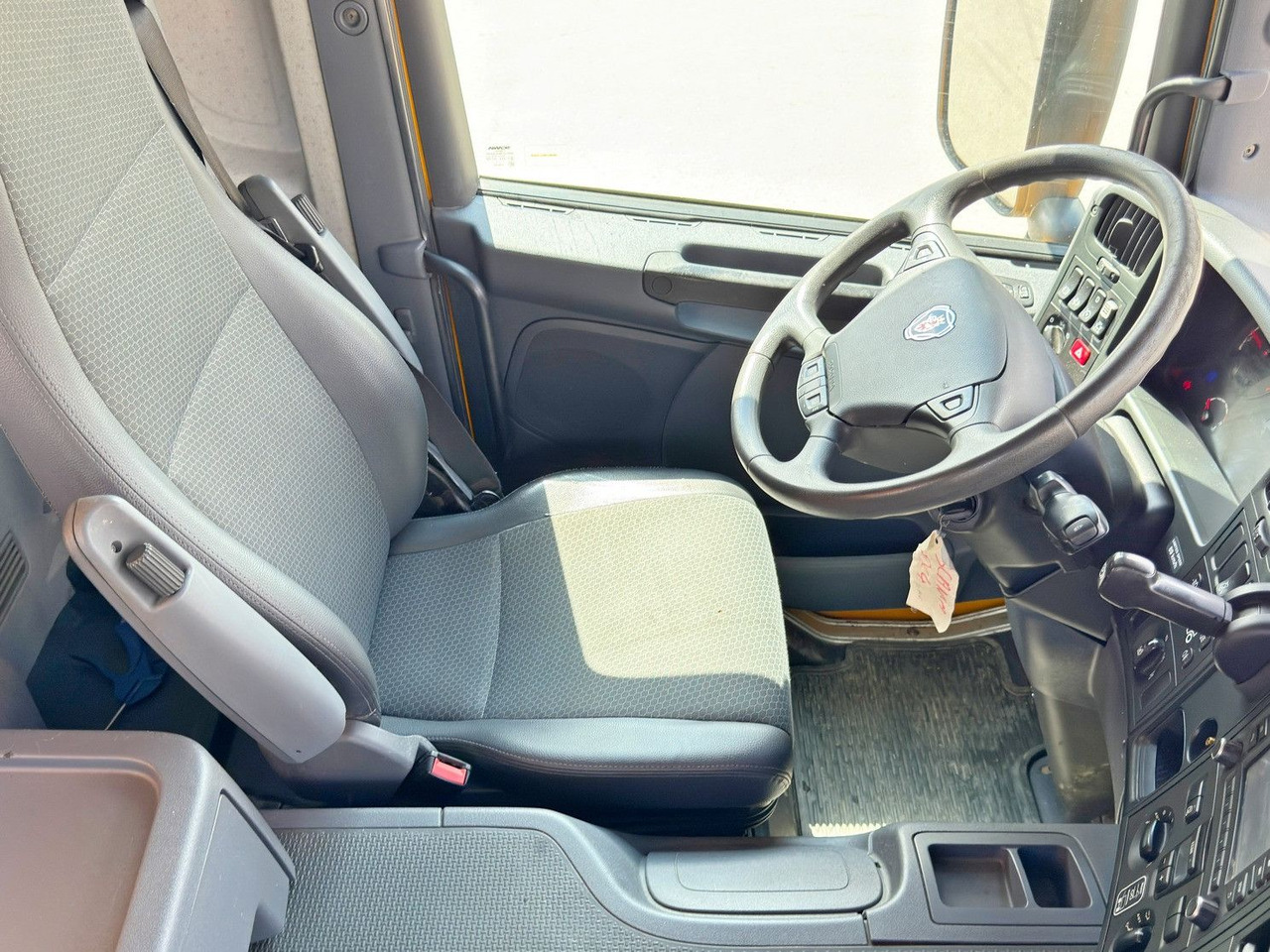 Autocarro ribaltabile Scania P 410 Kipper 6,00m * 8x4 * TOPZUSTAND ! Scania P 410 Kipper 6,00m * 8x4 * TOPZUSTAND !: foto 12 Autocarro ribaltabile Scania P 410 Kipper 6,00m * 8x4 * TOPZUSTAND ! Scania P 410 Kipper 6,00m * 8x4 * TOPZUSTAND !: foto 12