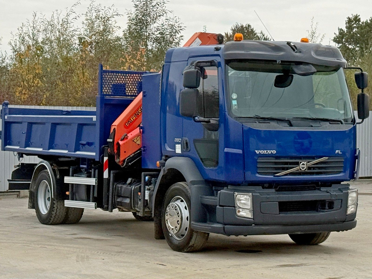 Volvo FL280 KIPPER 4,35m * PALFINGER PK 10000 + FUNK - Camion con gru: foto 3 Volvo FL280 KIPPER 4,35m * PALFINGER PK 10000 + FUNK - Camion con gru: foto 3