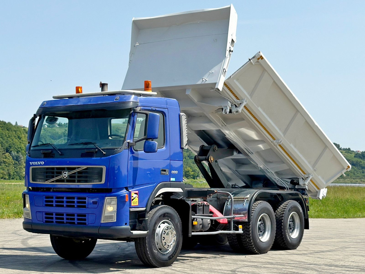 Volvo FM 380 Kipper 5,20 m + BORDMATIC / 6x4 - Autocarro ribaltabile, Camion con gru: foto 3 Volvo FM 380 Kipper 5,20 m + BORDMATIC / 6x4 - Autocarro ribaltabile, Camion con gru: foto 3