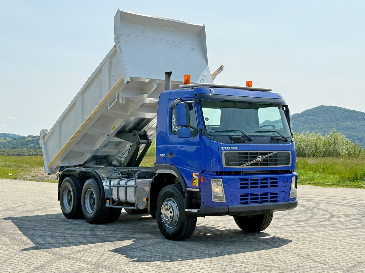 Volvo FM 380 Kipper 5,20 m + BORDMATIC / 6x4 - Autocarro ribaltabile, Camion con gru: foto 1 Volvo FM 380 Kipper 5,20 m + BORDMATIC / 6x4 - Autocarro ribaltabile, Camion con gru: foto 1