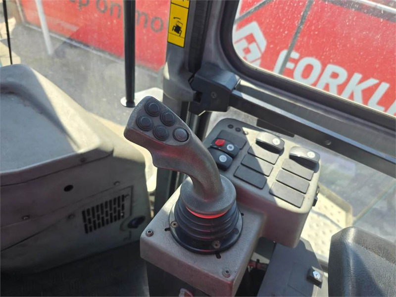 KONECRANES SMV 4535 TB5 - Reach stacker: foto 3 KONECRANES SMV 4535 TB5 - Reach stacker: foto 3