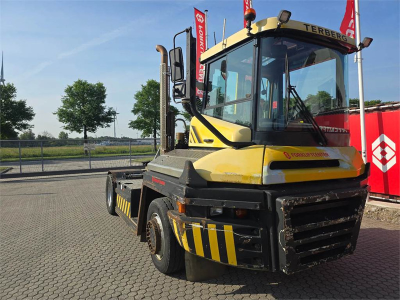 Terberg RT223 4x4 - Trattore terminale: foto 1 Terberg RT223 4x4 - Trattore terminale: foto 1
