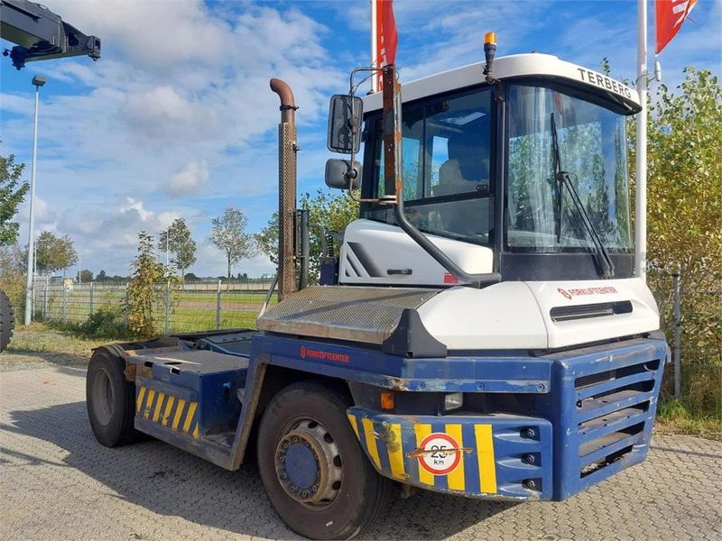 Terberg RT283 4x4 - Trattore terminale: foto 1 Terberg RT283 4x4 - Trattore terminale: foto 1