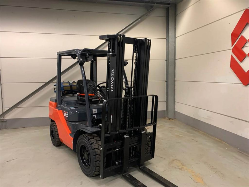 Toyota 02-8FGF30 - Carrello elevatore a gas: foto 3 Toyota 02-8FGF30 - Carrello elevatore a gas: foto 3