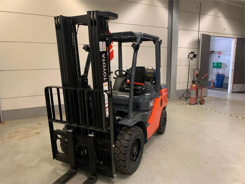 Toyota 02-8FGF30 - Carrello elevatore a gas: foto 4 Toyota 02-8FGF30 - Carrello elevatore a gas: foto 4