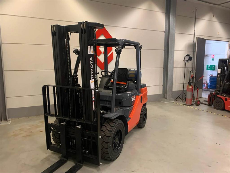 Toyota 02-8FGF30 - Carrello elevatore a gas: foto 4 Toyota 02-8FGF30 - Carrello elevatore a gas: foto 4