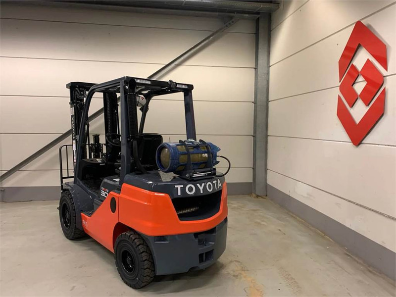 Toyota 02-8FGF30 - Carrello elevatore a gas: foto 4 Toyota 02-8FGF30 - Carrello elevatore a gas: foto 4