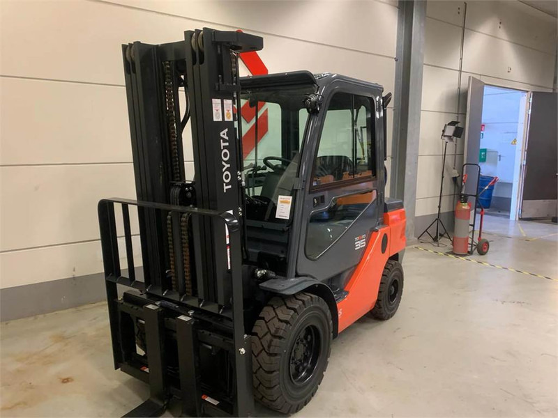 Toyota 02-8FGJF35 - Carrello elevatore a gas: foto 4 Toyota 02-8FGJF35 - Carrello elevatore a gas: foto 4