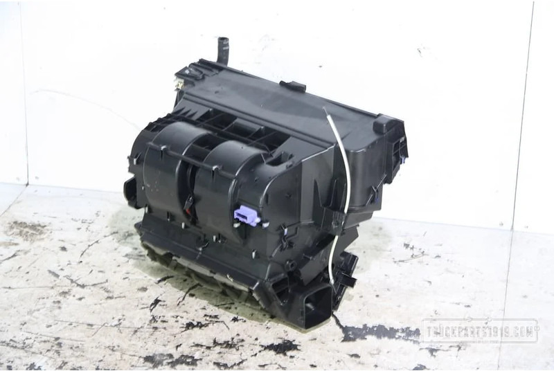 Iveco Heating, Ventilation & AC Kachel airco motor - Riscaldamento/ Ventilazione per Camion: foto 2 Iveco Heating, Ventilation & AC Kachel airco motor - Riscaldamento/ Ventilazione per Camion: foto 2